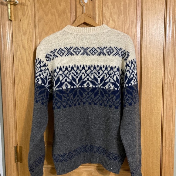 Vintage Pendleton wool long sleeve sweater with snowflake pattern - Picture 3 of 5